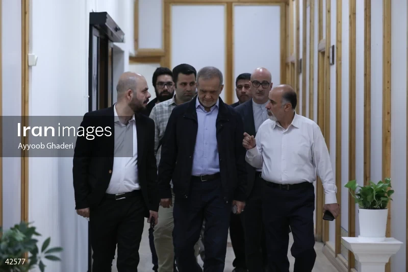 Massoud Pezeshkian on the "Safe Aval (Prime Row)" program on the News Network