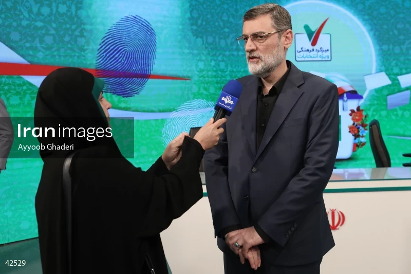 Seyed Amir-Hossein Ghazizadeh Hashemi on the Cultural Roundtable program on Channel Two