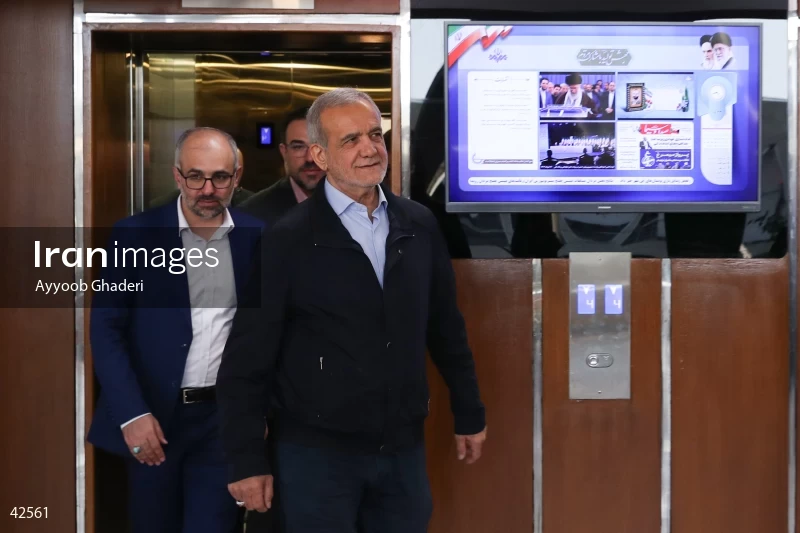 Massoud Pezeshkian on the "Safe Aval (Prime Row)" program on the News Network