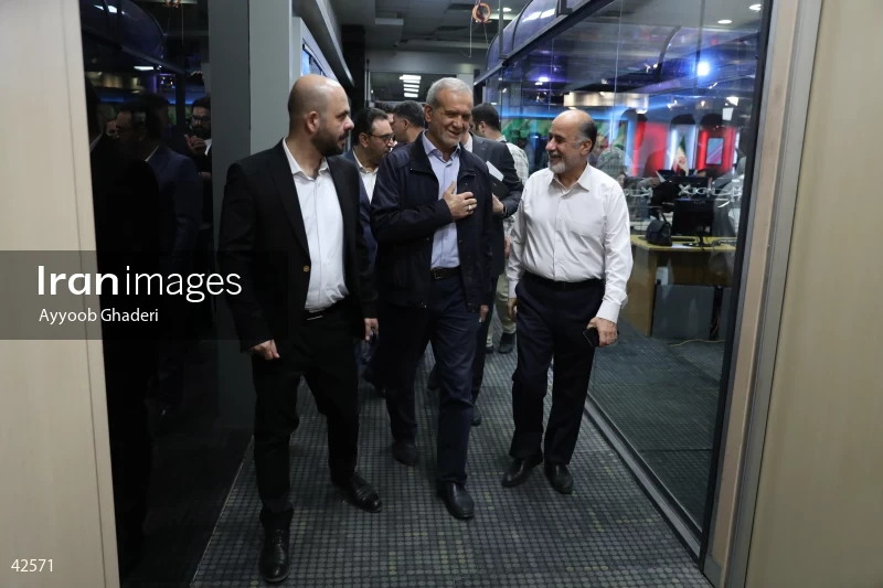 Massoud Pezeshkian on the "Safe Aval (Prime Row)" program on the News Network