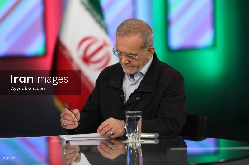 Massoud Pezeshkian on the "Safe Aval (Prime Row)" program on the News Network