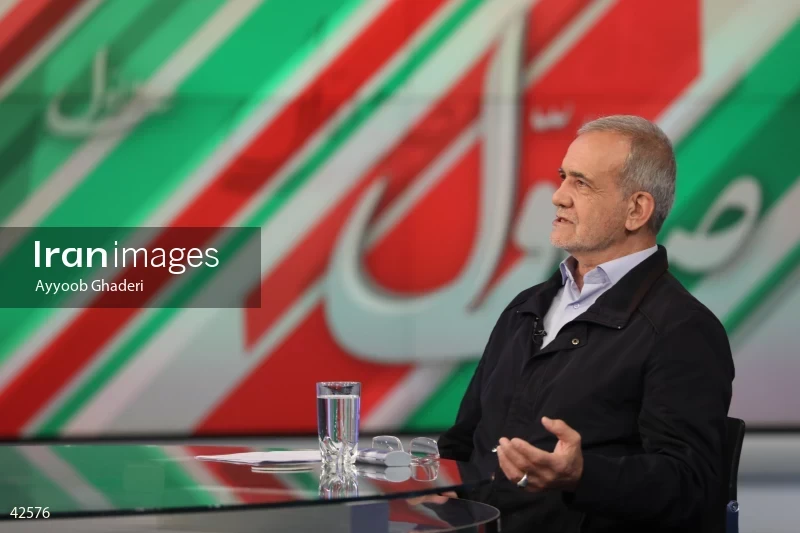 Massoud Pezeshkian on the "Safe Aval (Prime Row)" program on the News Network