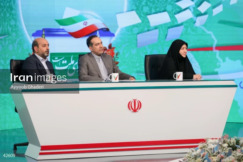 Saeed Jalili on the Cultural Roundtable program on Channel Two