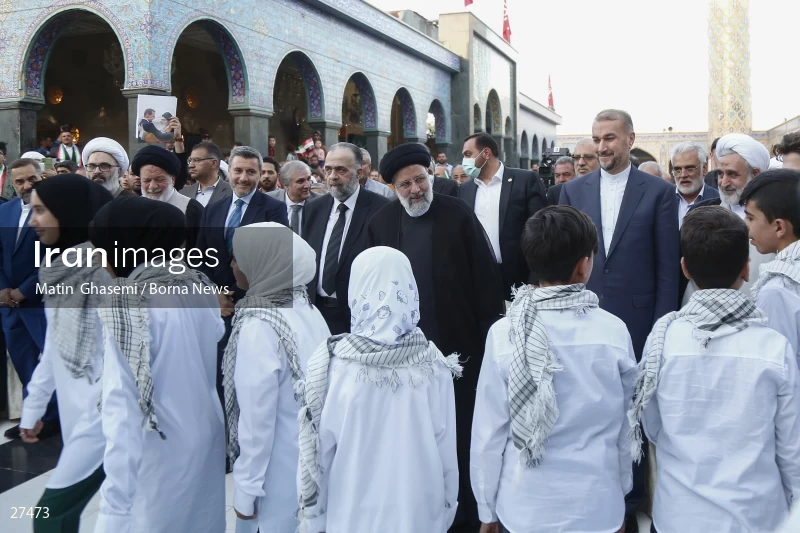 President Ebrahim Raisi in the holy shrine of Hazrat Zeinab (PBUH)