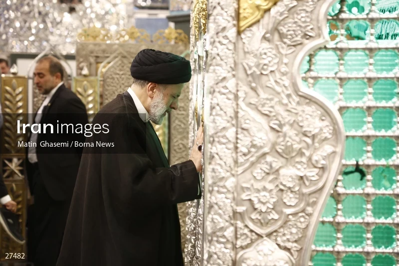 President Ebrahim Raisi in the holy shrine of Hazrat Zeinab (PBUH)
