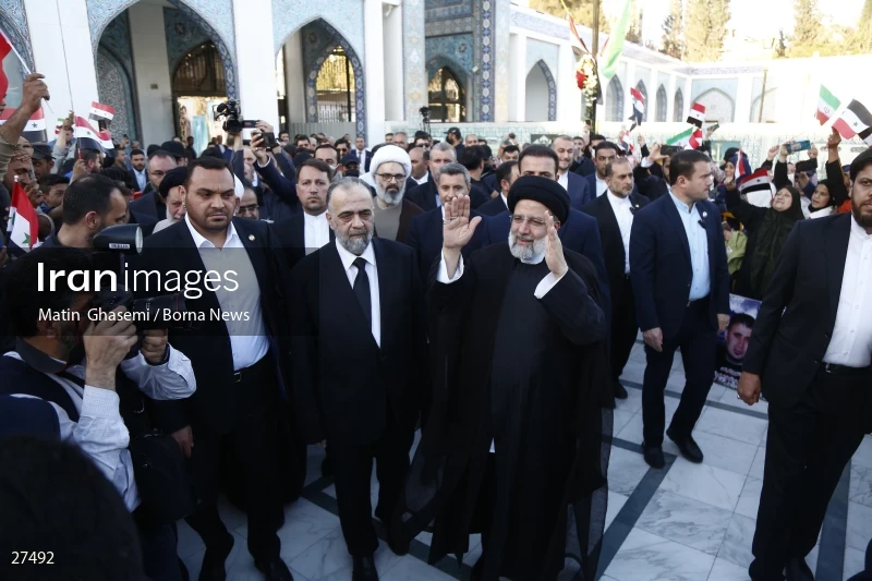 President Ebrahim Raisi in the holy shrine of Hazrat Zeinab (PBUH)
