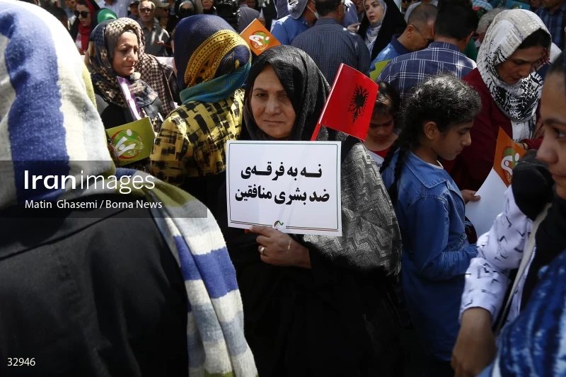 Gathering of "Nejat Society" members in front of the Red Cross office in Tehran
