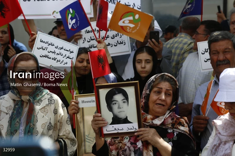 Gathering of "Nejat Society" members in front of the Red Cross office in Tehran
