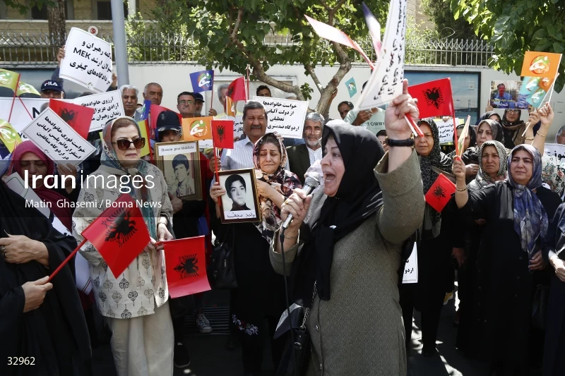 Gathering of "Nejat Society" members in front of the Red Cross office in Tehran