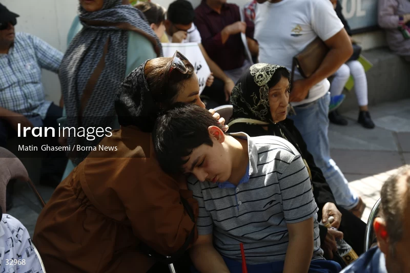 Gathering of "Nejat Society" members in front of the Red Cross office in Tehran