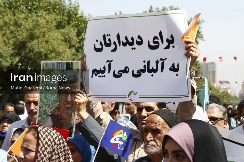 Gathering of "Nejat Society" members in front of the Red Cross office in Tehran
