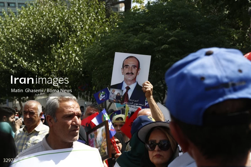 Gathering of "Nejat Society" members in front of the Red Cross office in Tehran