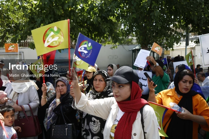 Gathering of "Nejat Society" members in front of the Red Cross office in Tehran