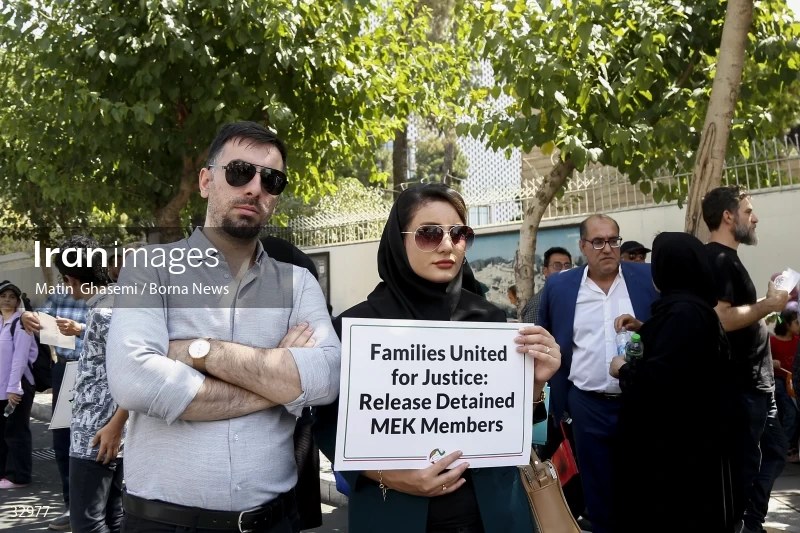 Gathering of "Nejat Society" members in front of the Red Cross office in Tehran