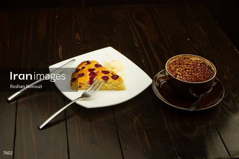 Café con leche with Sour Cherry pie