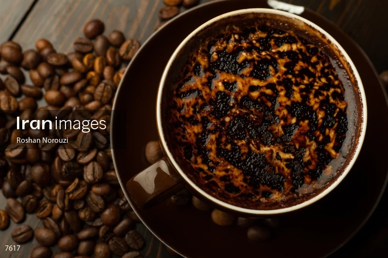 Café con leche with Coffee beans