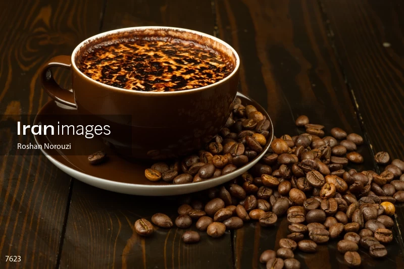 Café con leche with Coffee beans
