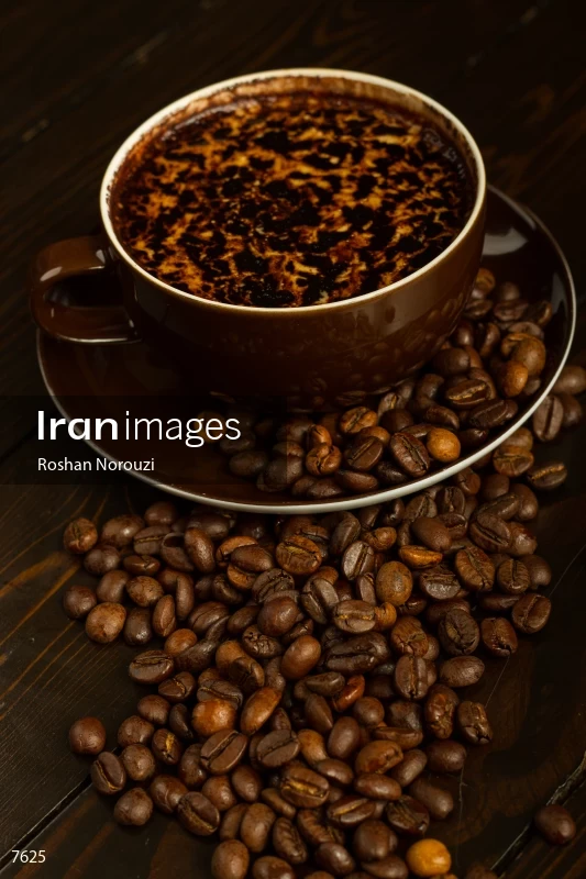 Café con leche with Coffee beans