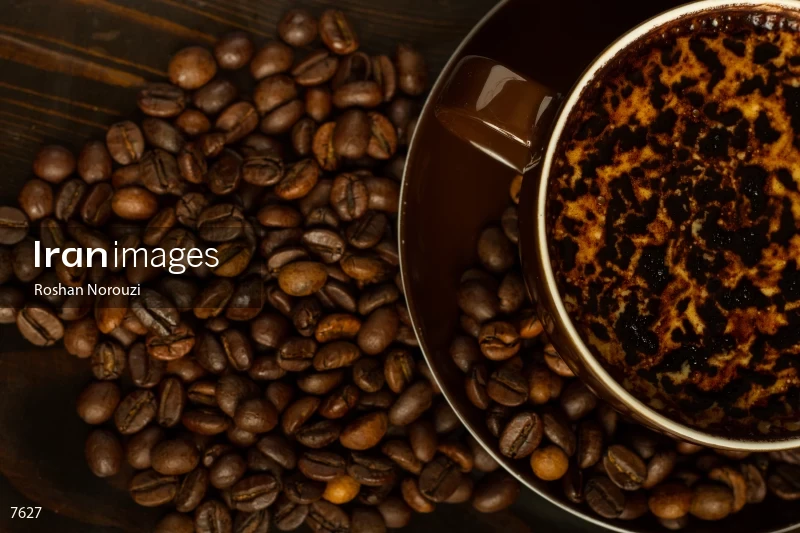 Café con leche with Coffee beans