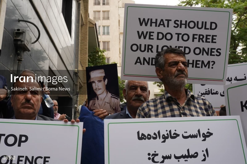 Gathering of "Nejat Society" members in front of the Red Cross office in Tehran