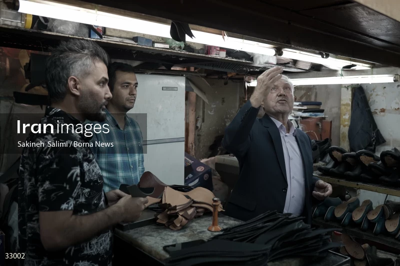 First vice president visits Pachenar Bazaar in Tehran