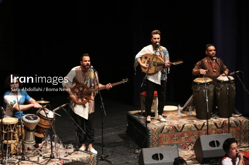 Lian music band concert