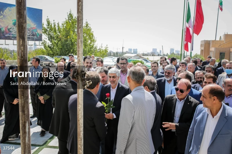 The presence of Kioumars Hashemi at the Tomb of the Unknown Martyrs