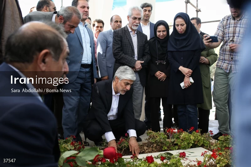 The presence of Kioumars Hashemi at the Tomb of the Unknown Martyrs