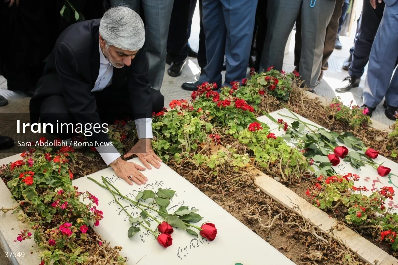 The presence of Kioumars Hashemi at the Tomb of the Unknown Martyrs