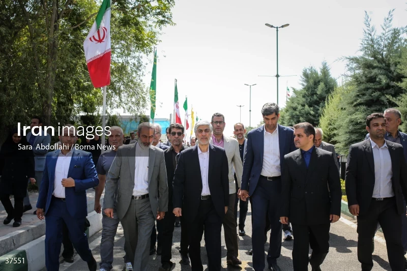 The presence of Kioumars Hashemi at the Tomb of the Unknown Martyrs