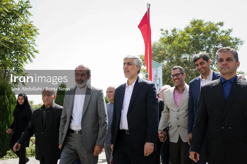The presence of Kioumars Hashemi at the Tomb of the Unknown Martyrs