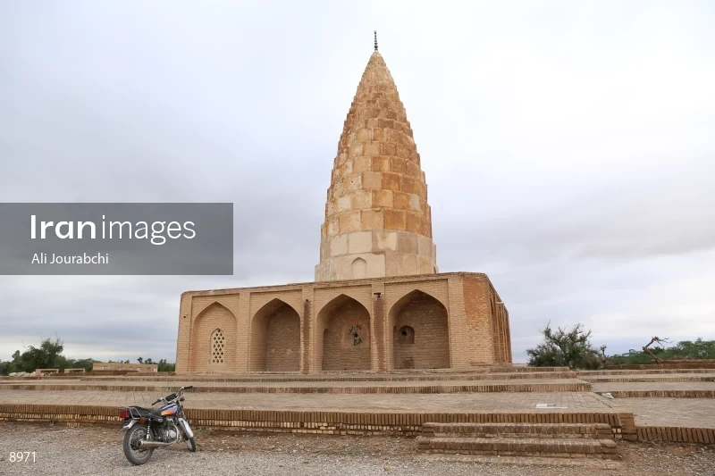 Tomb of Yaghoub Leys Safari