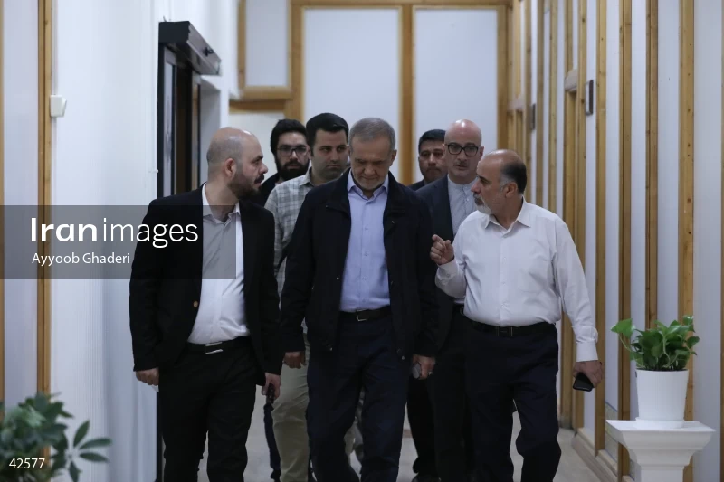 Massoud Pezeshkian on the "Safe Aval (Prime Row)" program on the News Network