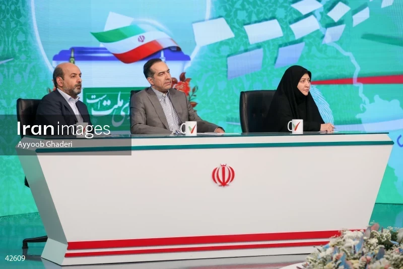 Saeed Jalili on the Cultural Roundtable program on Channel Two