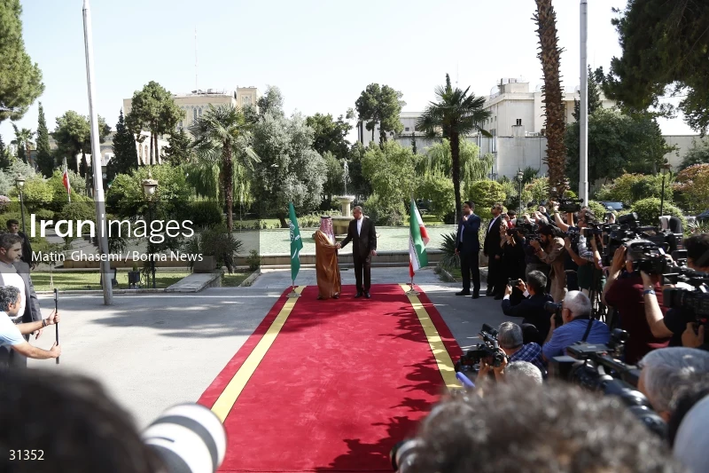 Meeting between the foreign ministers of Iran and Saudi Arabia