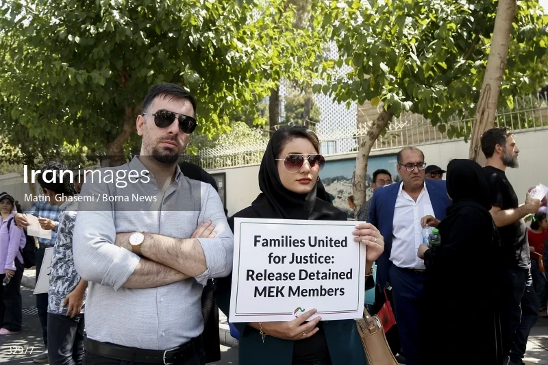 Gathering of "Nejat Society" members in front of the Red Cross office in Tehran