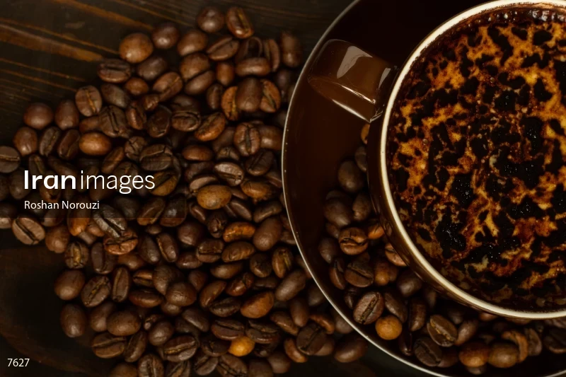 Café con leche with Coffee beans