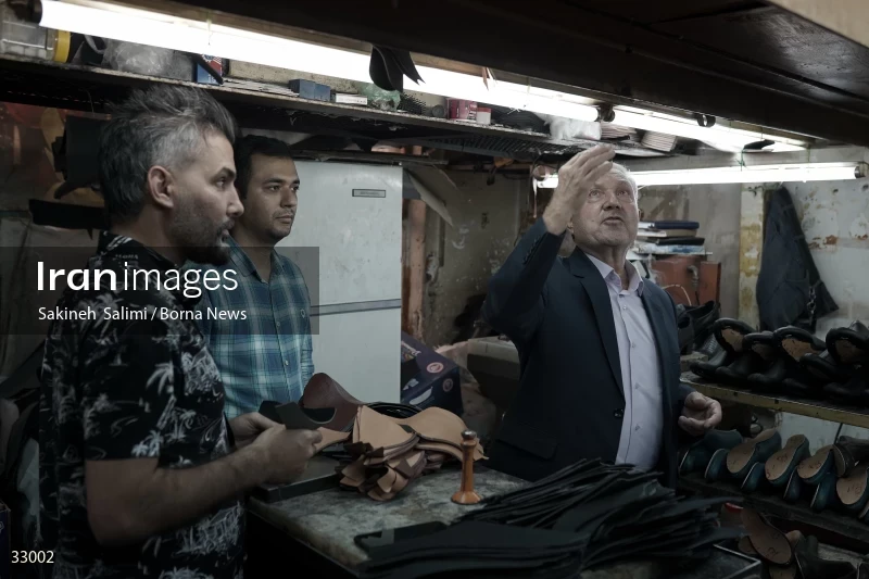 First vice president visits Pachenar Bazaar in Tehran