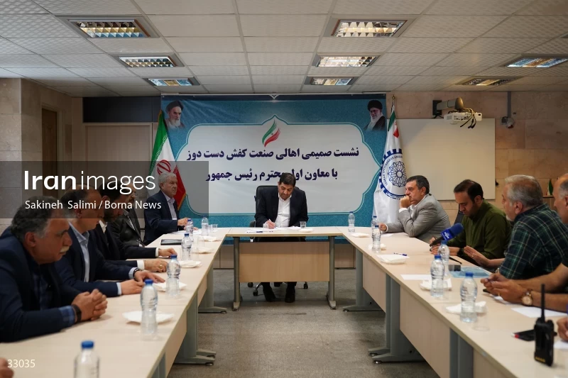 First vice president visits Pachenar Bazaar in Tehran