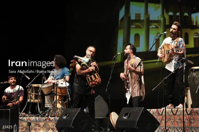 Lian music band concert