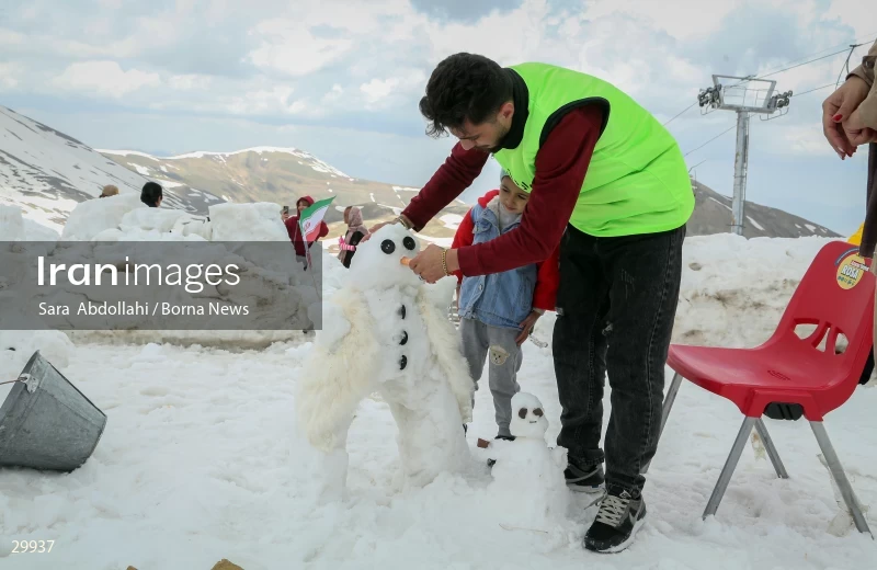 Snowman Festival in Tochal