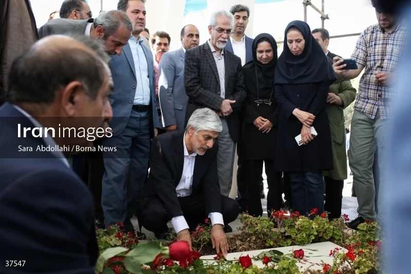 The presence of Kioumars Hashemi at the Tomb of the Unknown Martyrs
